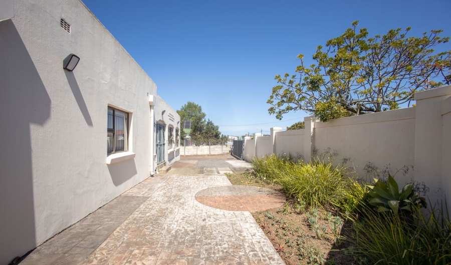 Commercial Property for Sale in Southernwood Eastern Cape